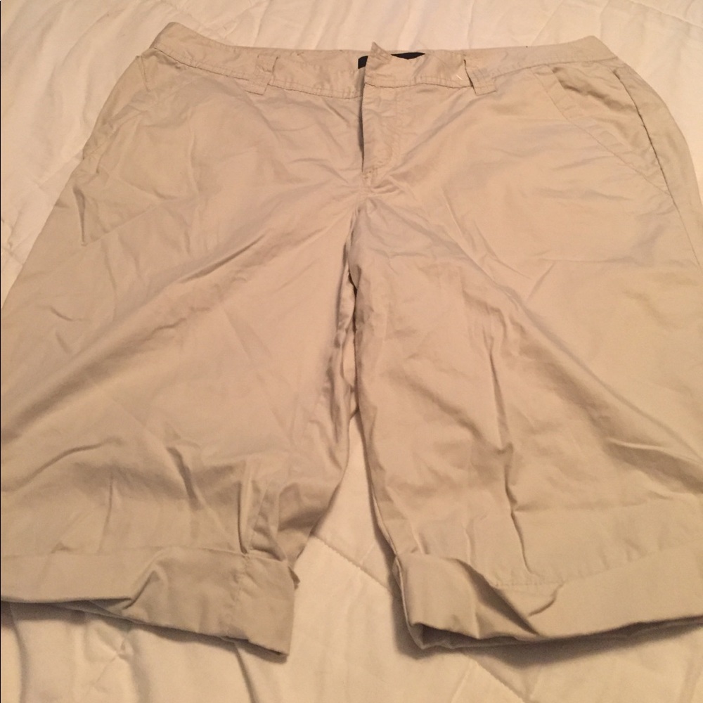 Khaki shorts excellent condition